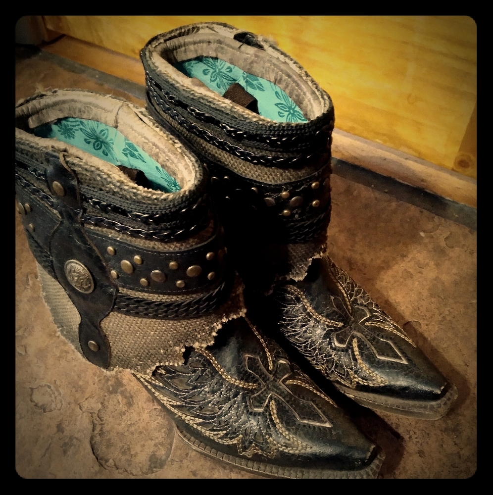 Corral ankle boots